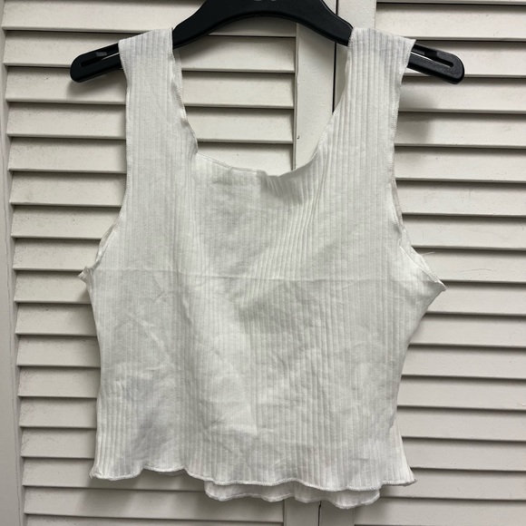 Shein white tank top - Picture 3 of 4
